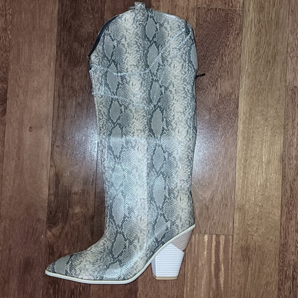 UP2STEP womens boots size 12